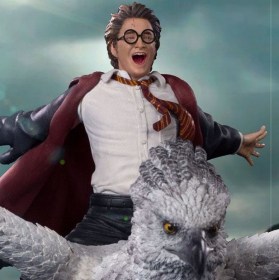 Harry Potter and Buckbeak Harry Potter Deluxe Art 1/10 Scale Statue by Iron Studios